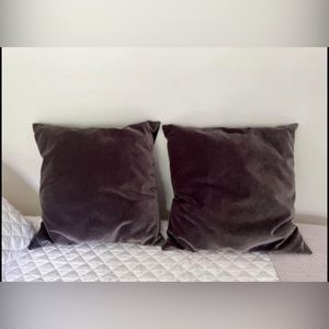 Slate gray pillow pair, 24” euros. Insert included